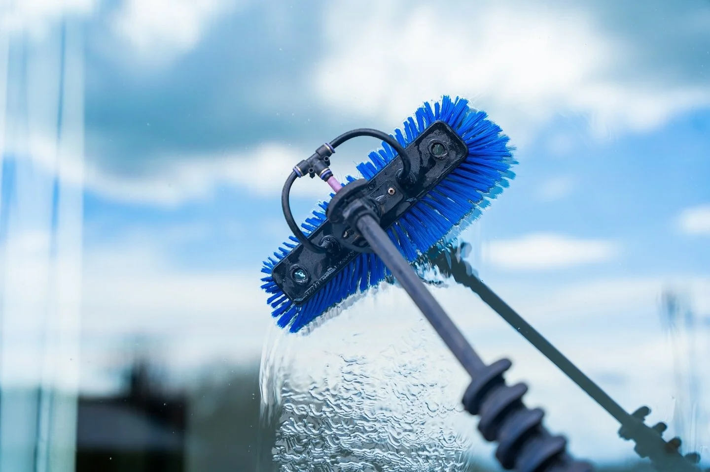 COMMERCIAL WINDOW WASHING